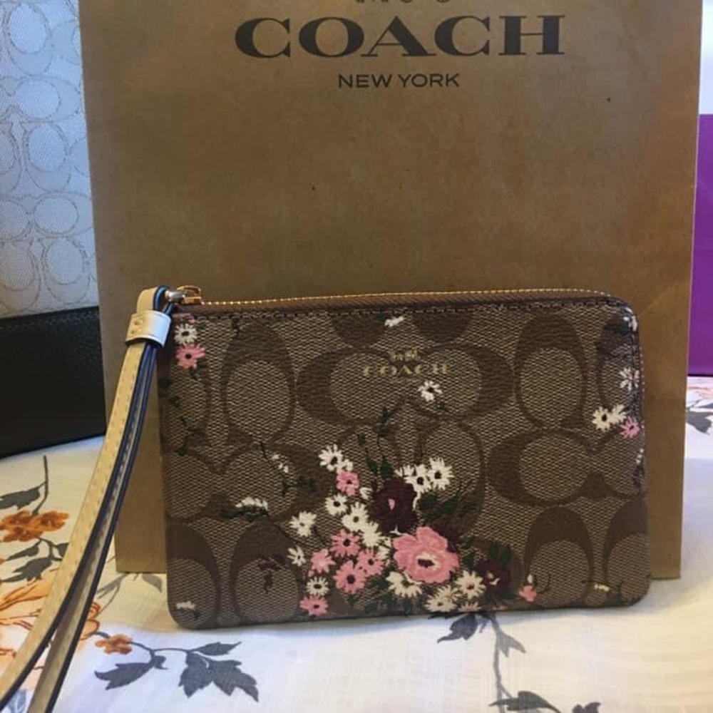 Wristlet